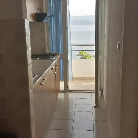 Ante Apartment *